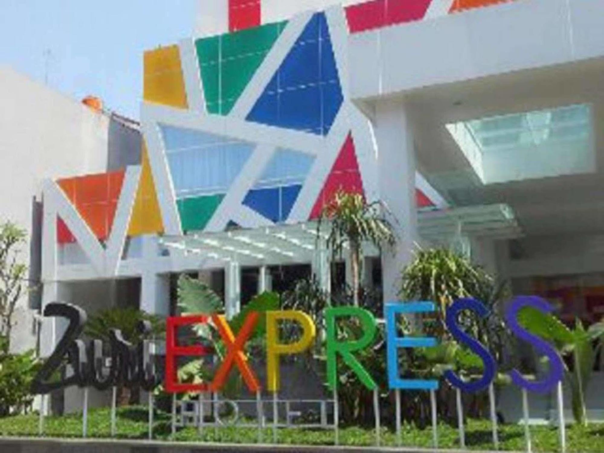 Отель Zuri Express Mangga Dua Джакарта Экстерьер фото